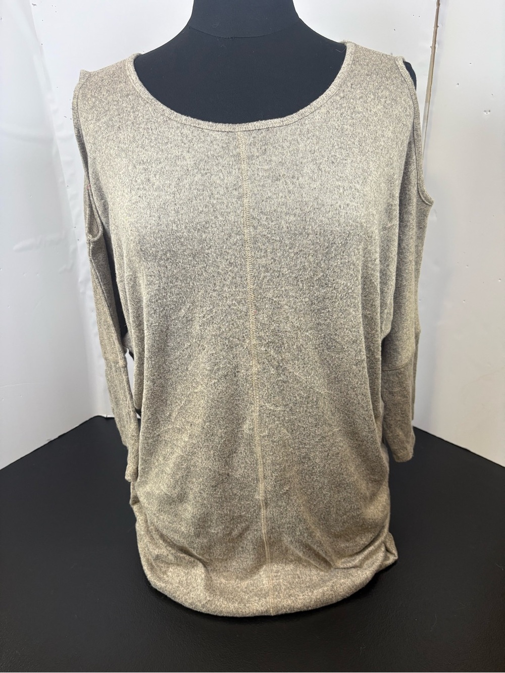 bobeau Heather Taupe Cold-Shoulder Tunic Top